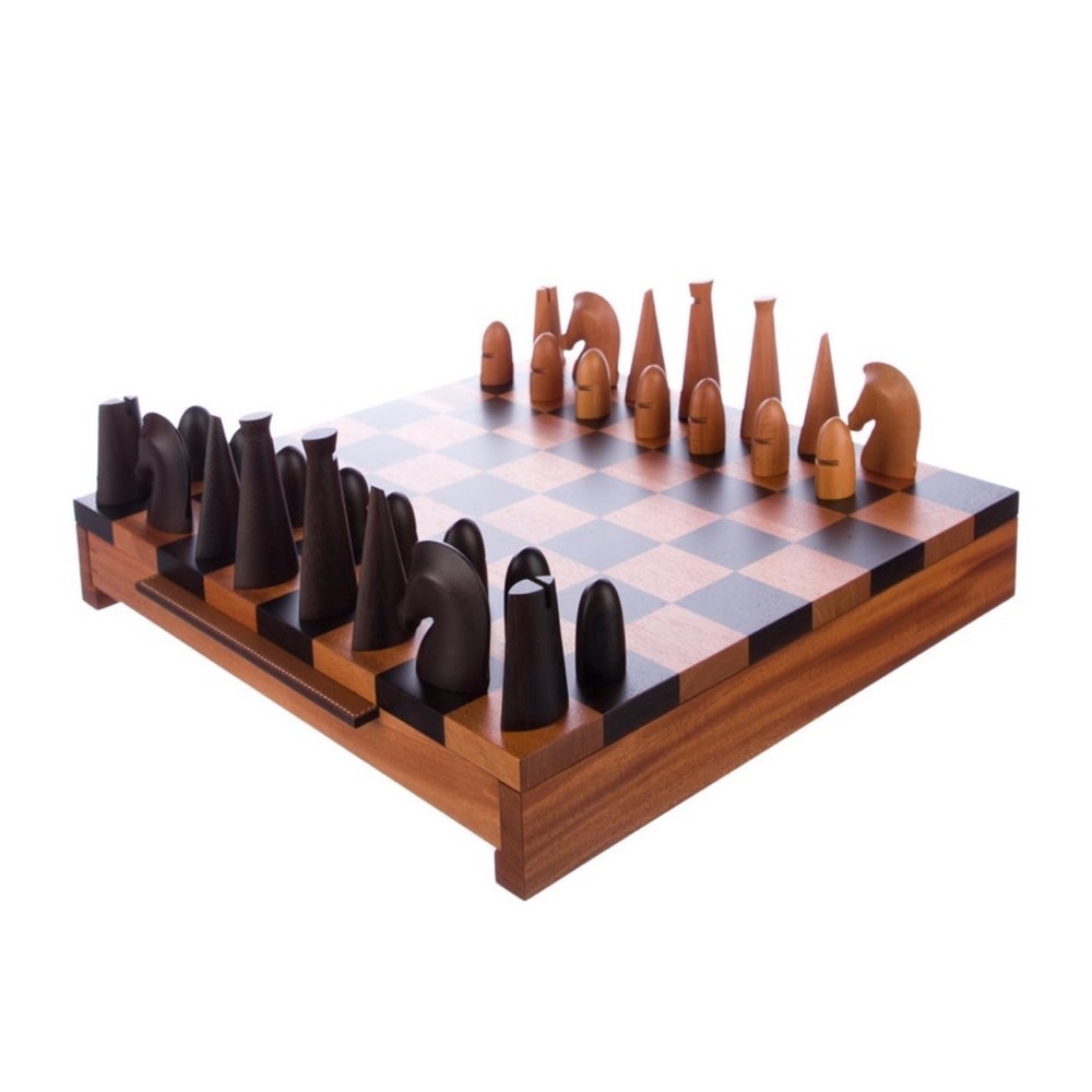 Hermes Chess Set - Picture 1 of 3